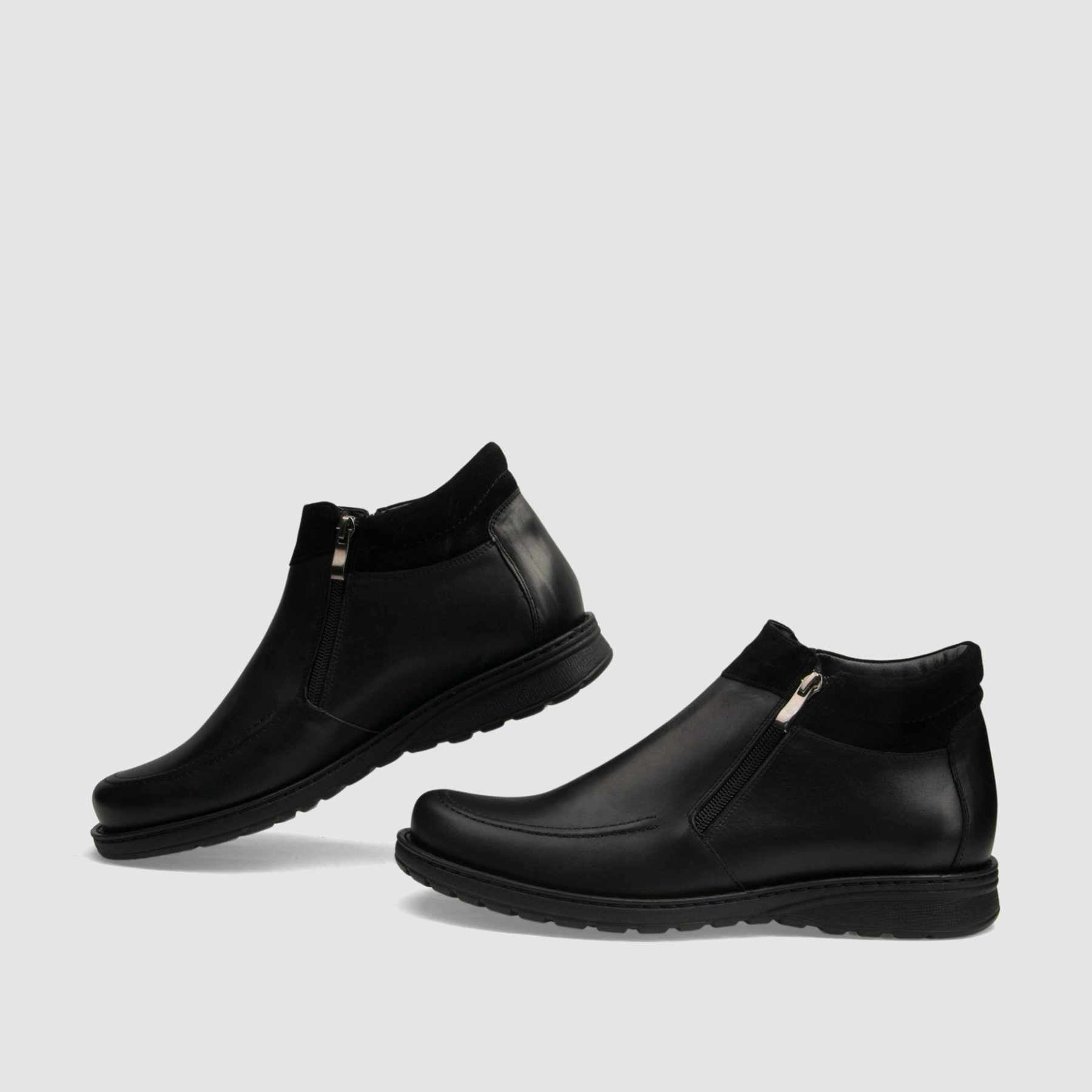 Trzewik casual TAPI A-2467 czarna licowa skóra