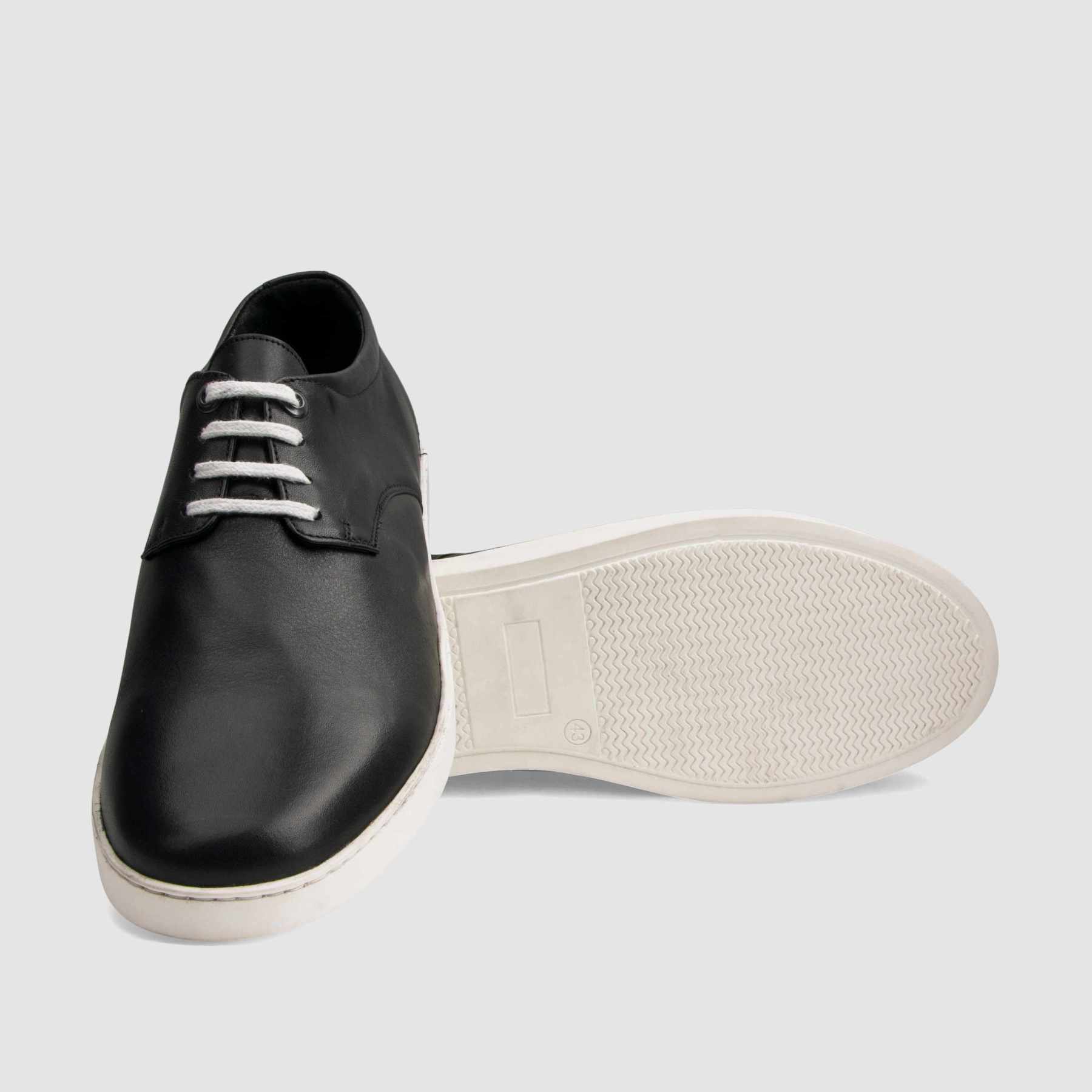 Trampki TAPI A-6580 czarna licowa skóra