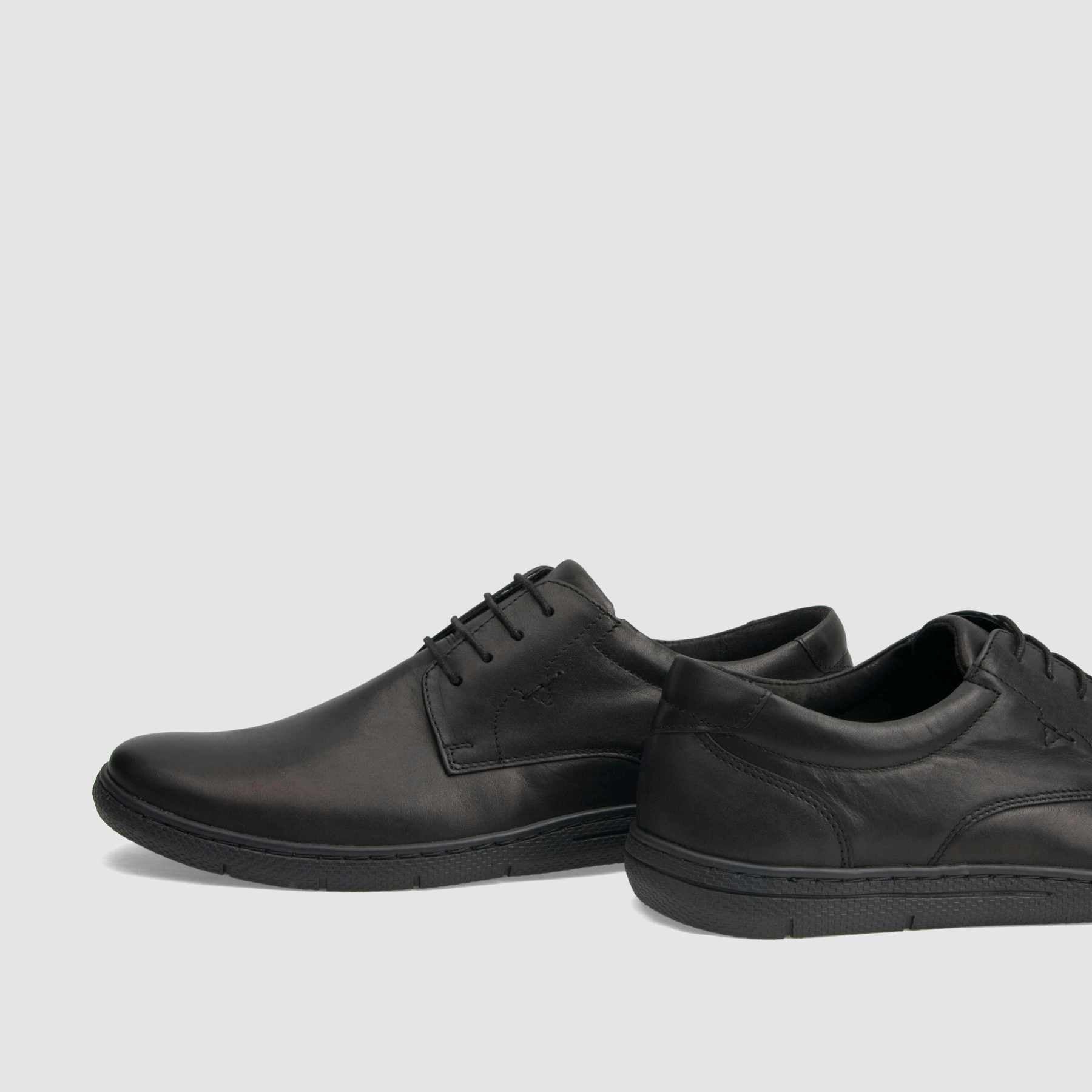 Półbut casual TAPI A-7264 czarna licowa skóra