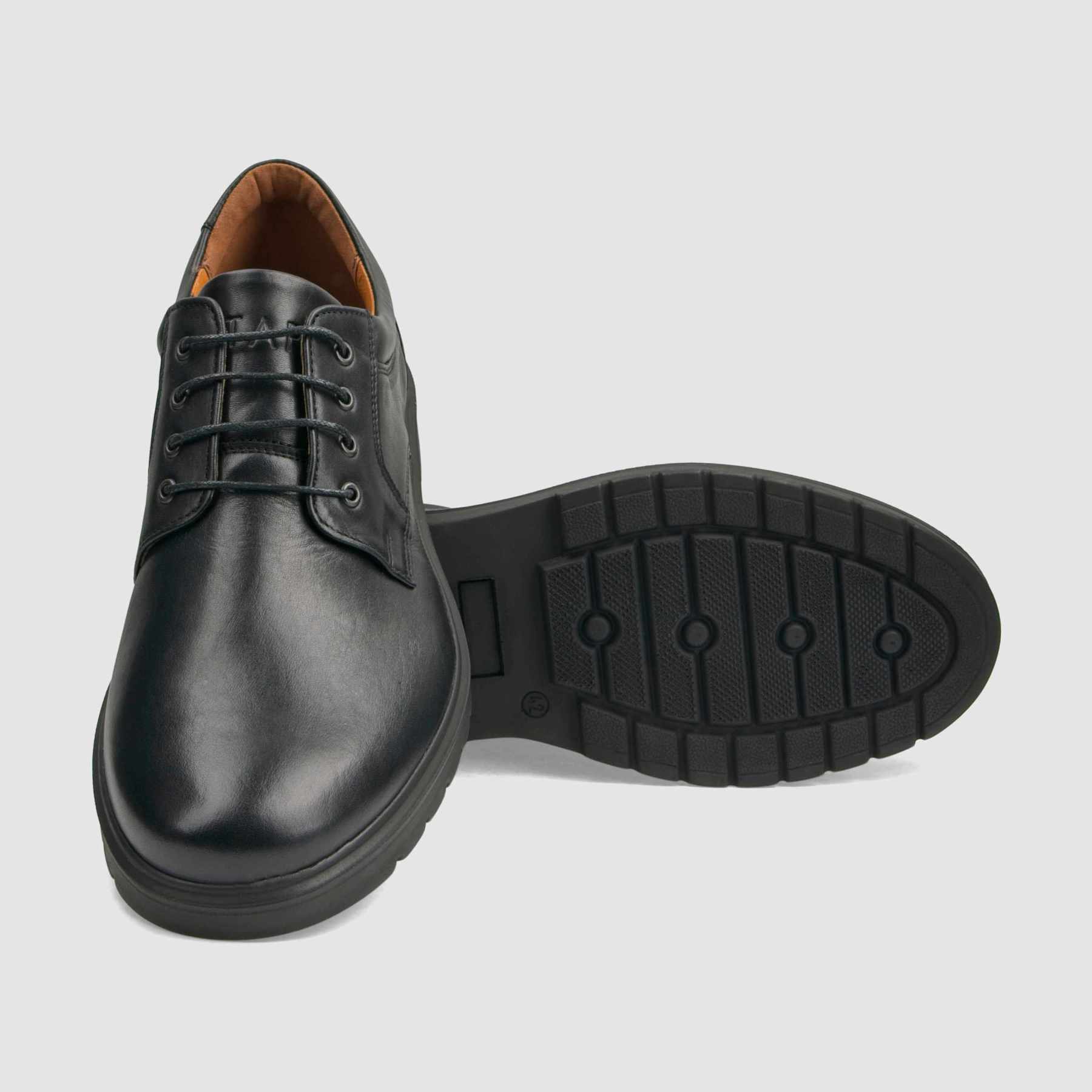 Półbut casual TAPI A-7399 czarna licowa skóra