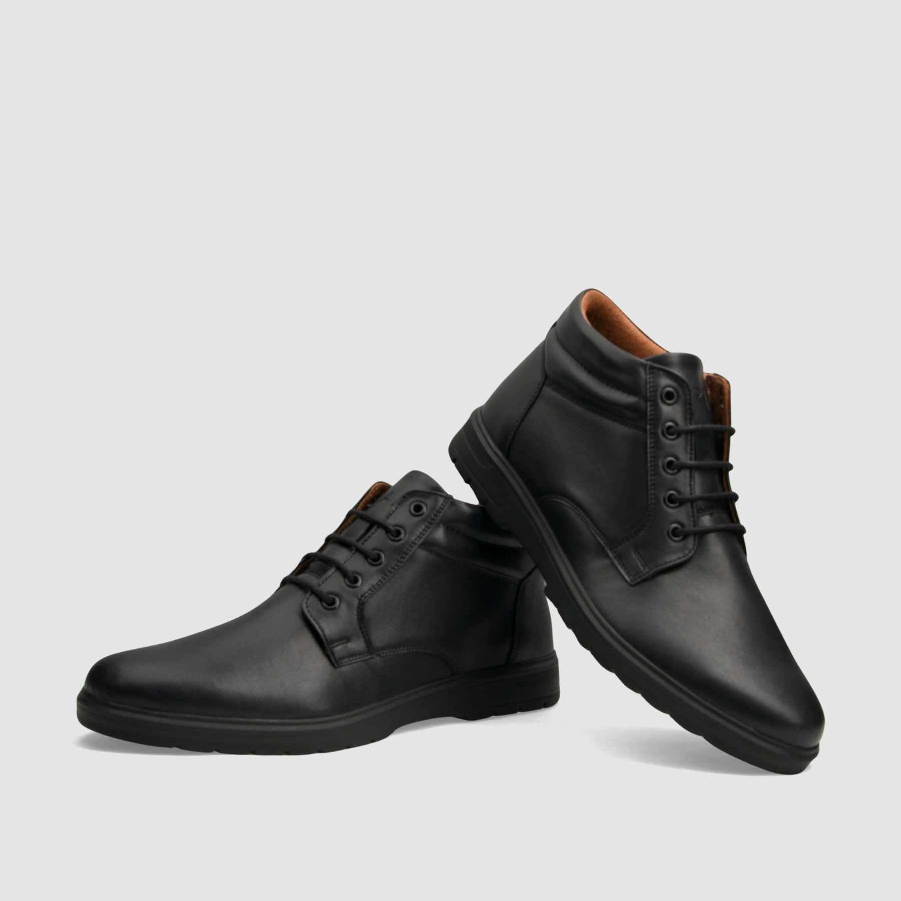 Trzewik casual TAPI B-2481 czarna licowa skóra