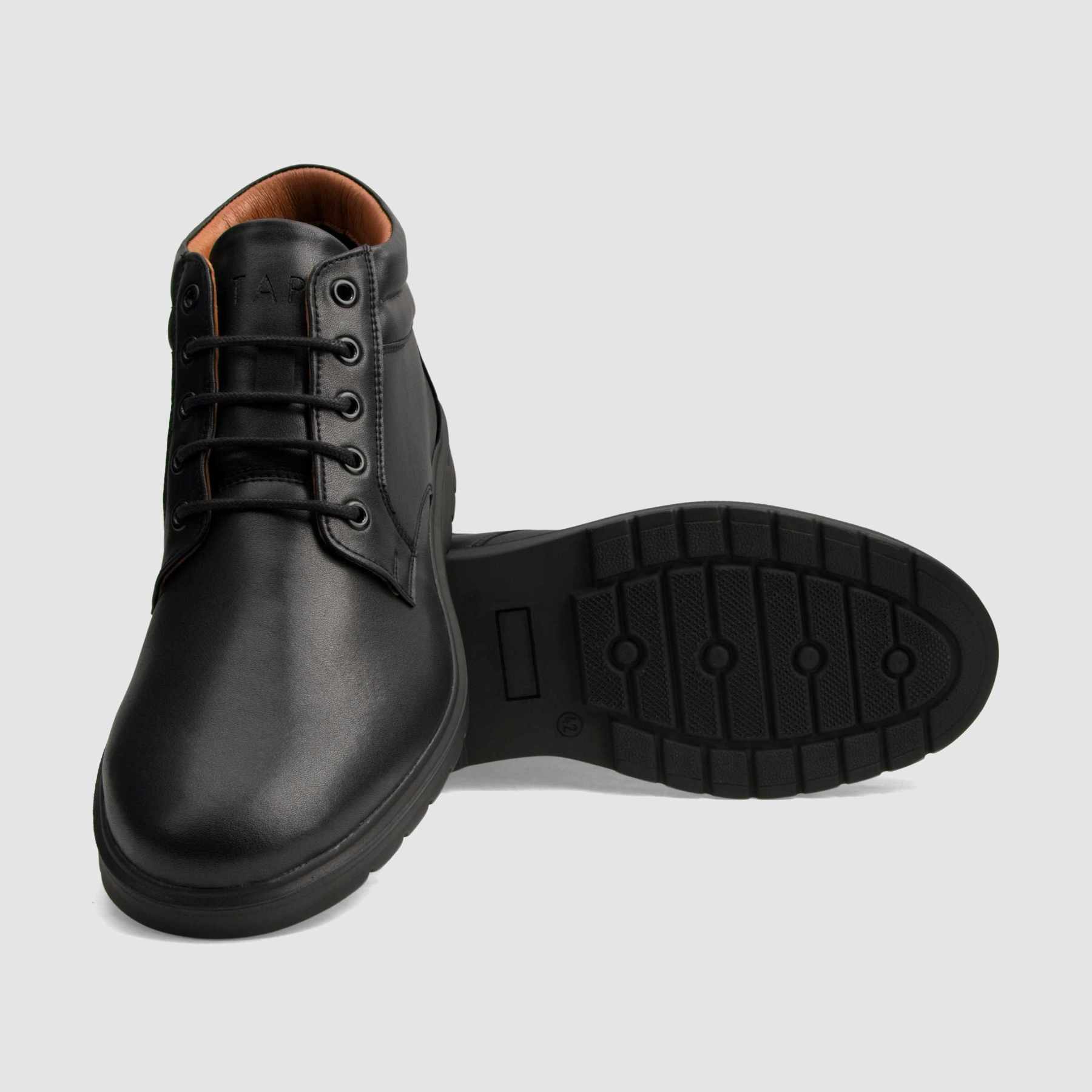Trzewik casual TAPI B-2481 czarna licowa skóra