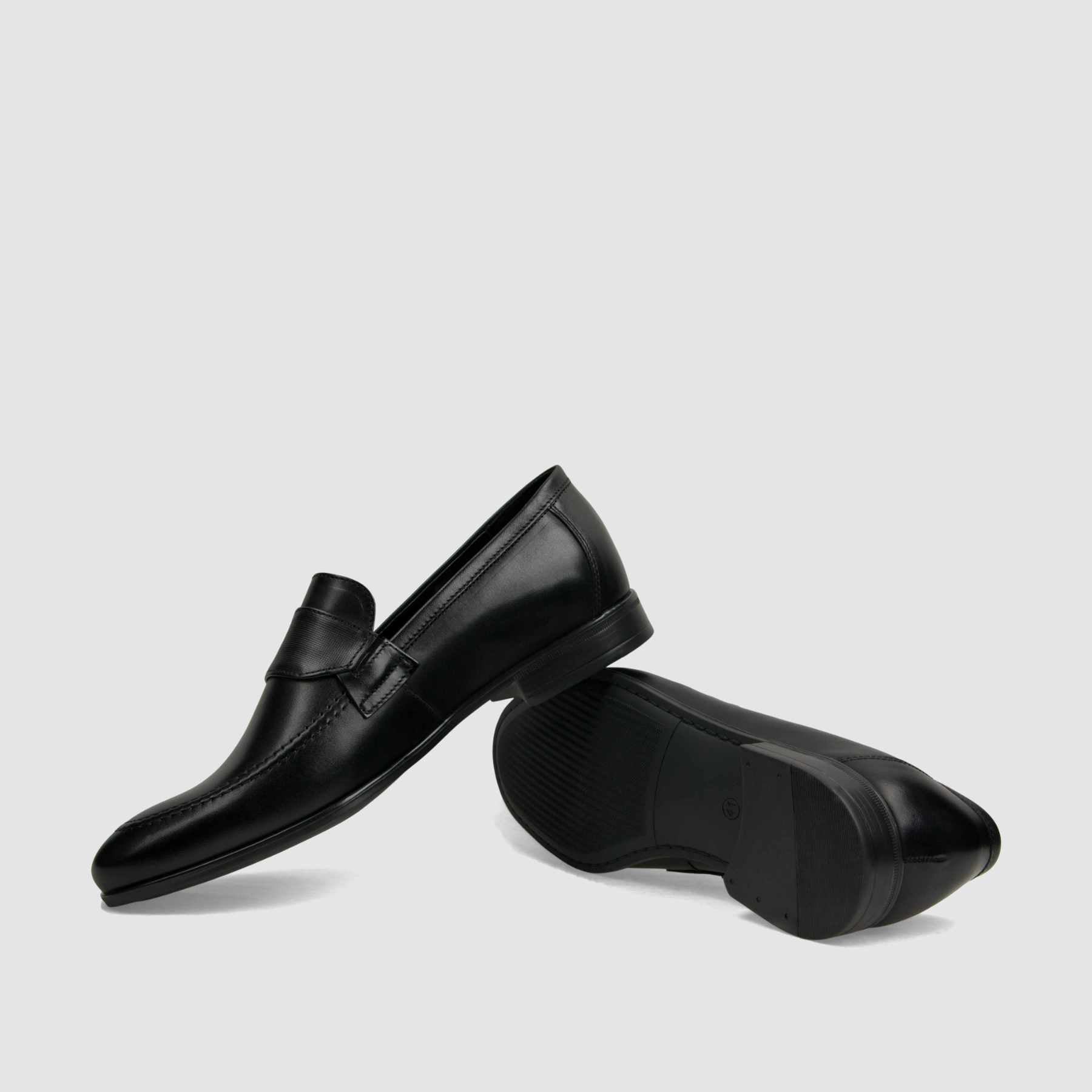 Loafers TAPI H-7101 czarna licowa skóra