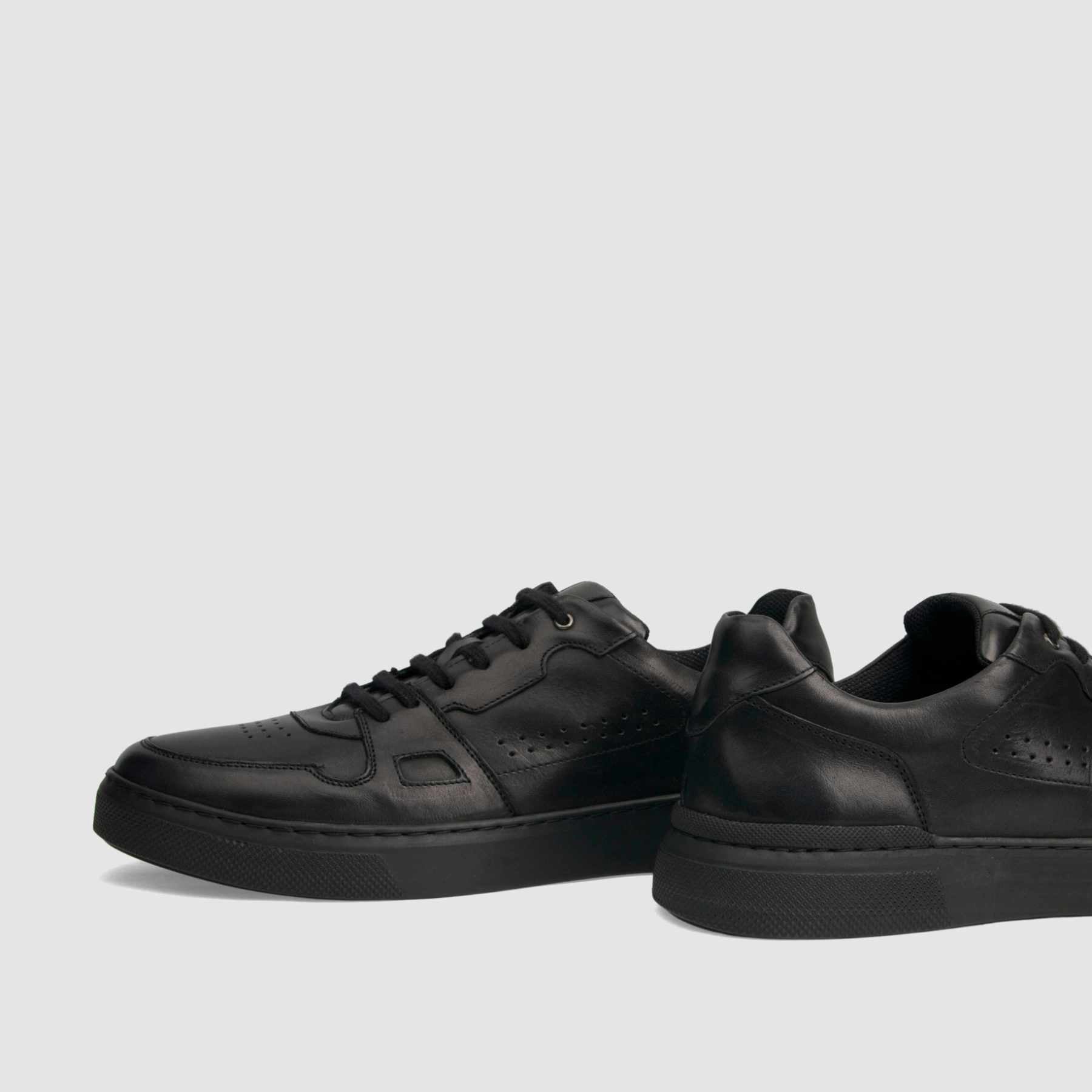 TAPI sneakers F-7364 black smooth leather